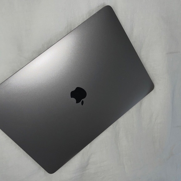 Apple MacBook Pro 13.3" (256 GB, Intel Core i5 8th Gen. 3.8GHz, 8GB) Space Gray - Picture 1 of 4